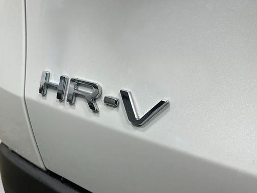 Platinum White Pearl 2026 Honda HR-V LX