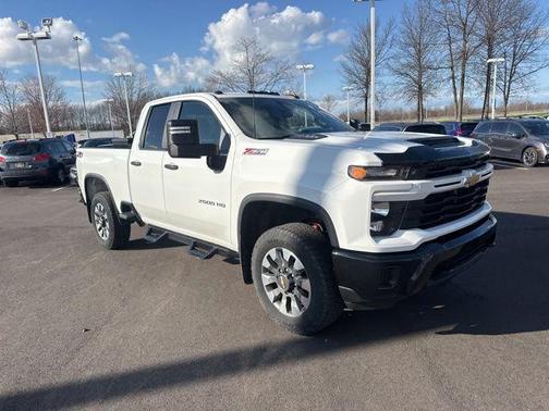 Summit White 2024 Chevrolet Silverado 2500 Custom