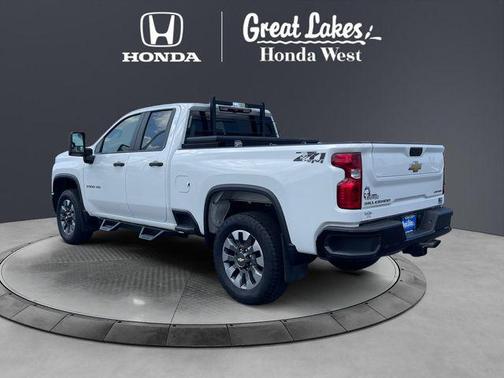 Summit White 2024 Chevrolet Silverado 2500 Custom