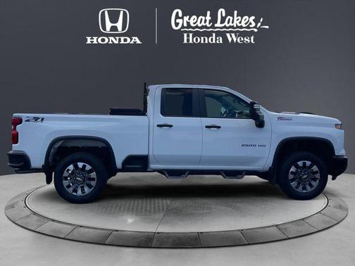 Summit White 2024 Chevrolet Silverado 2500 Custom