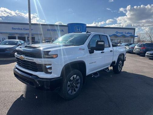 Summit White 2024 Chevrolet Silverado 2500 Custom