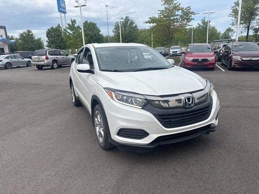 Platinum White Pearl 2021 Honda HR-V LX