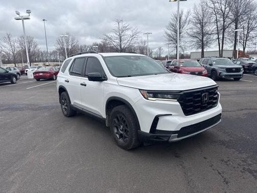 Platinum White Pearl 2023 Honda Pilot AWD TrailSport