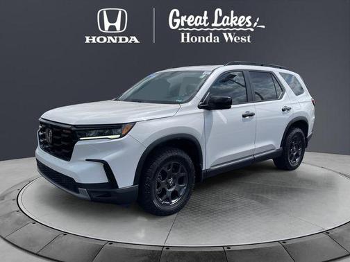 Platinum White Pearl 2023 Honda Pilot AWD TrailSport