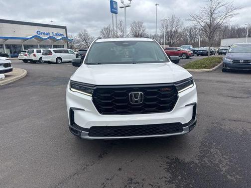 Platinum White Pearl 2023 Honda Pilot AWD TrailSport