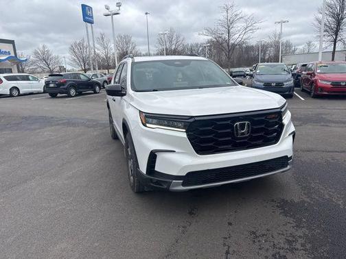 Platinum White Pearl 2023 Honda Pilot AWD TrailSport