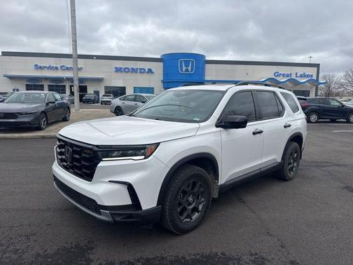 Platinum White Pearl 2023 Honda Pilot AWD TrailSport