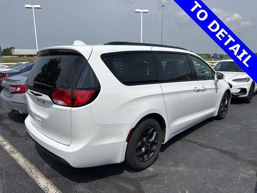 2018 Chrysler Pacifica Touring-L Plus