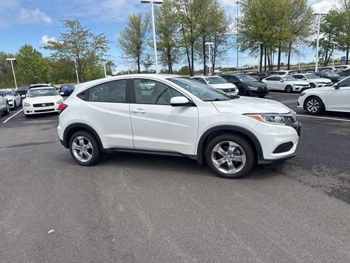 Platinum White Pearl 2020 Honda HR-V LX