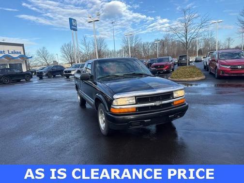 2001 Chevrolet S-10 Base