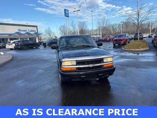 2001 Chevrolet S-10 Base