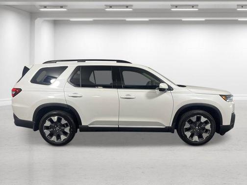 Platinum White Pearl 2026 Honda Pilot Elite