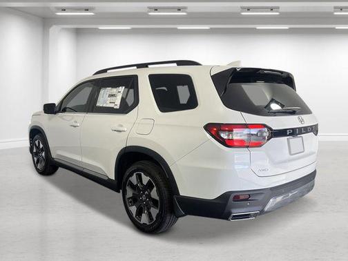 Platinum White Pearl 2026 Honda Pilot Elite