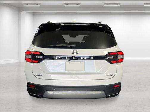 Platinum White Pearl 2026 Honda Pilot Elite