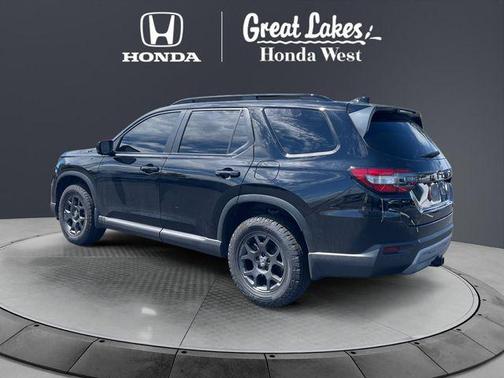 Crystal Black Pearl 2025 Honda Pilot TrailSport