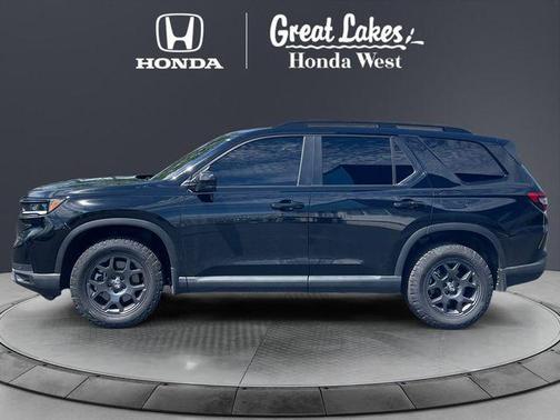 Crystal Black Pearl 2025 Honda Pilot TrailSport