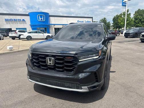 Crystal Black Pearl 2025 Honda Pilot TrailSport