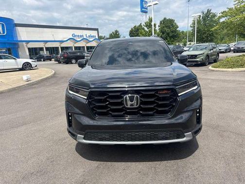 Crystal Black Pearl 2025 Honda Pilot TrailSport