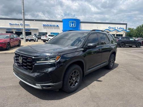 Crystal Black Pearl 2025 Honda Pilot TrailSport