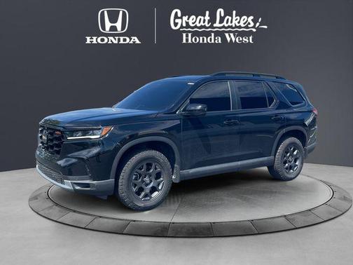 Crystal Black Pearl 2025 Honda Pilot TrailSport