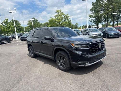 Crystal Black Pearl 2025 Honda Pilot TrailSport