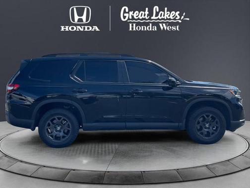 Crystal Black Pearl 2025 Honda Pilot TrailSport