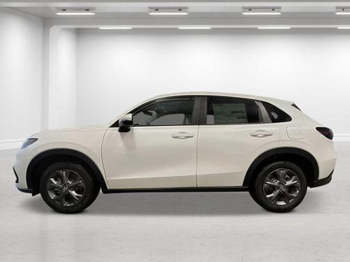 Platinum White Pearl 2026 Honda HR-V LX