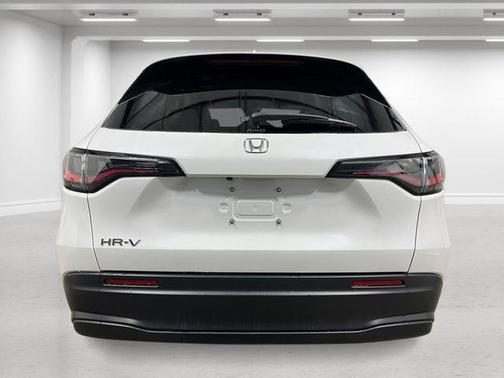 Platinum White Pearl 2026 Honda HR-V LX