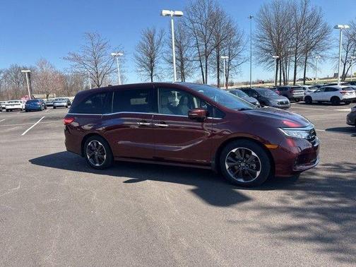 Deep Scarlet Pearl 2021 Honda Odyssey Elite