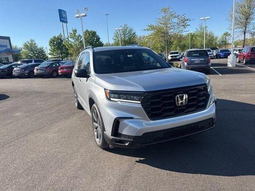 Lunar Silver Metallic 2023 Honda Pilot AWD Sport
