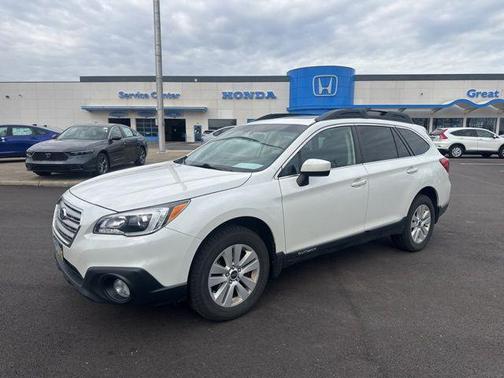 Crystal White Pearl 2017 Subaru Outback 2.5i Premium