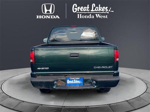 2002 Chevrolet S-10 Base