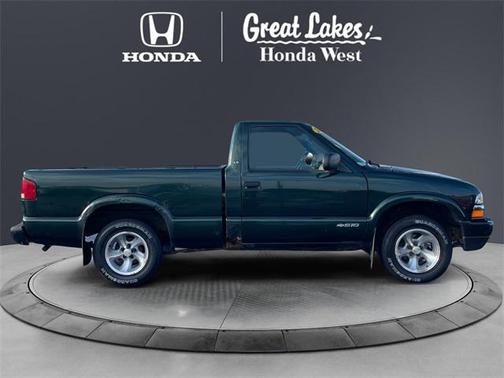 2002 Chevrolet S-10 Base