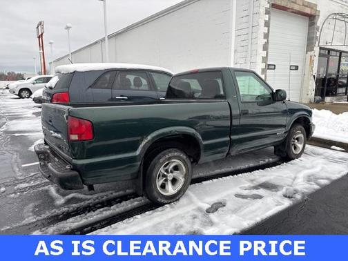 2002 Chevrolet S-10 Base