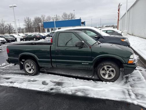 2002 Chevrolet S-10 Base