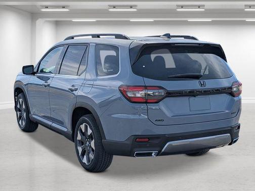 Sonic Gray Pearl 2026 Honda Pilot Touring 8-Passenger