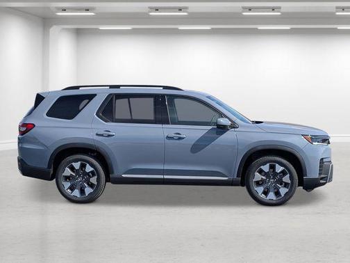 Sonic Gray Pearl 2026 Honda Pilot Touring 8-Passenger
