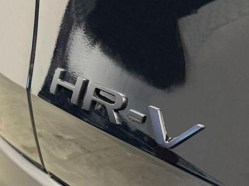 Crystal Black Pearl 2027 Honda HR-V Sport