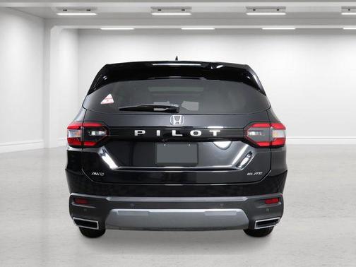 Crystal Black Pearl 2026 Honda Pilot Elite