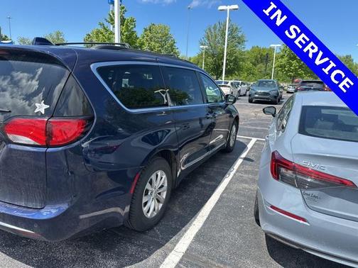 2017 Chrysler Pacifica Touring-L