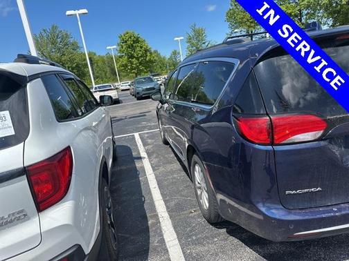 2017 Chrysler Pacifica Touring-L