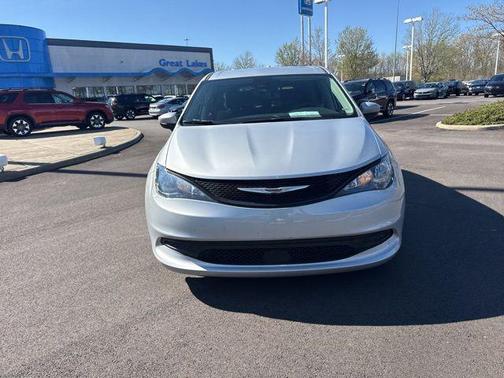 Silver Mist Clearcoat 2023 Chrysler Voyager LX