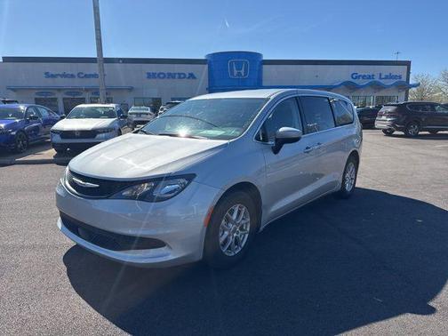 Silver Mist Clearcoat 2023 Chrysler Voyager LX