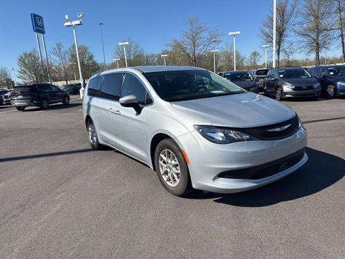 Silver Mist Clearcoat 2023 Chrysler Voyager LX