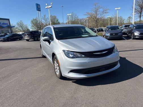 Silver Mist Clearcoat 2023 Chrysler Voyager LX