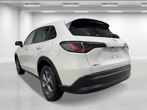 Platinum White Pearl 2026 Honda HR-V LX