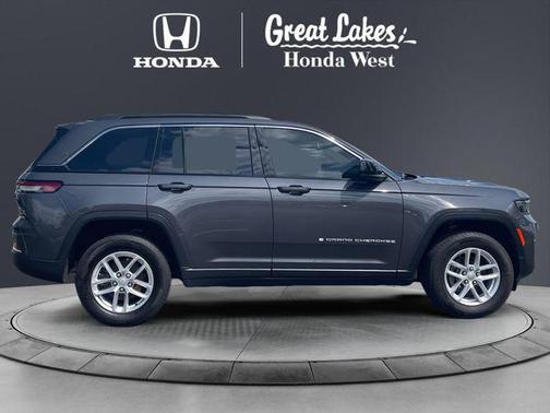 Baltic Gray Metallic Clearcoat 2024 Jeep Grand Cherokee Laredo