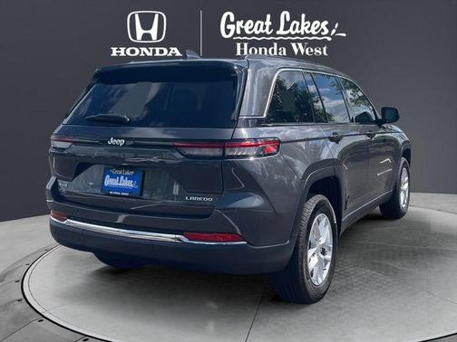 Baltic Gray Metallic Clearcoat 2024 Jeep Grand Cherokee Laredo
