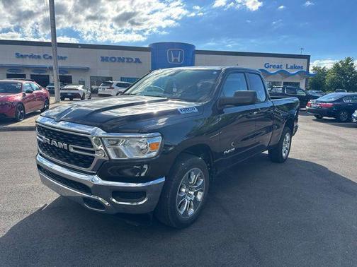 Diamond Black Crystal Pearlcoat 2023 RAM 1500 Big Horn/Lone Star