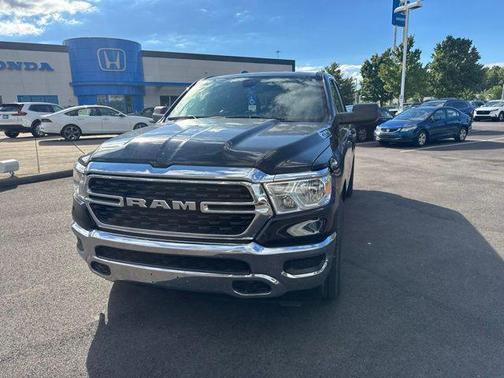Diamond Black Crystal Pearlcoat 2023 RAM 1500 Big Horn/Lone Star